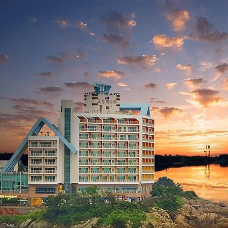 Mohang Haenaru Family Hotel Buan Exterior photo