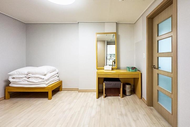 Mohang Haenaru Family Hotel Buan Room photo