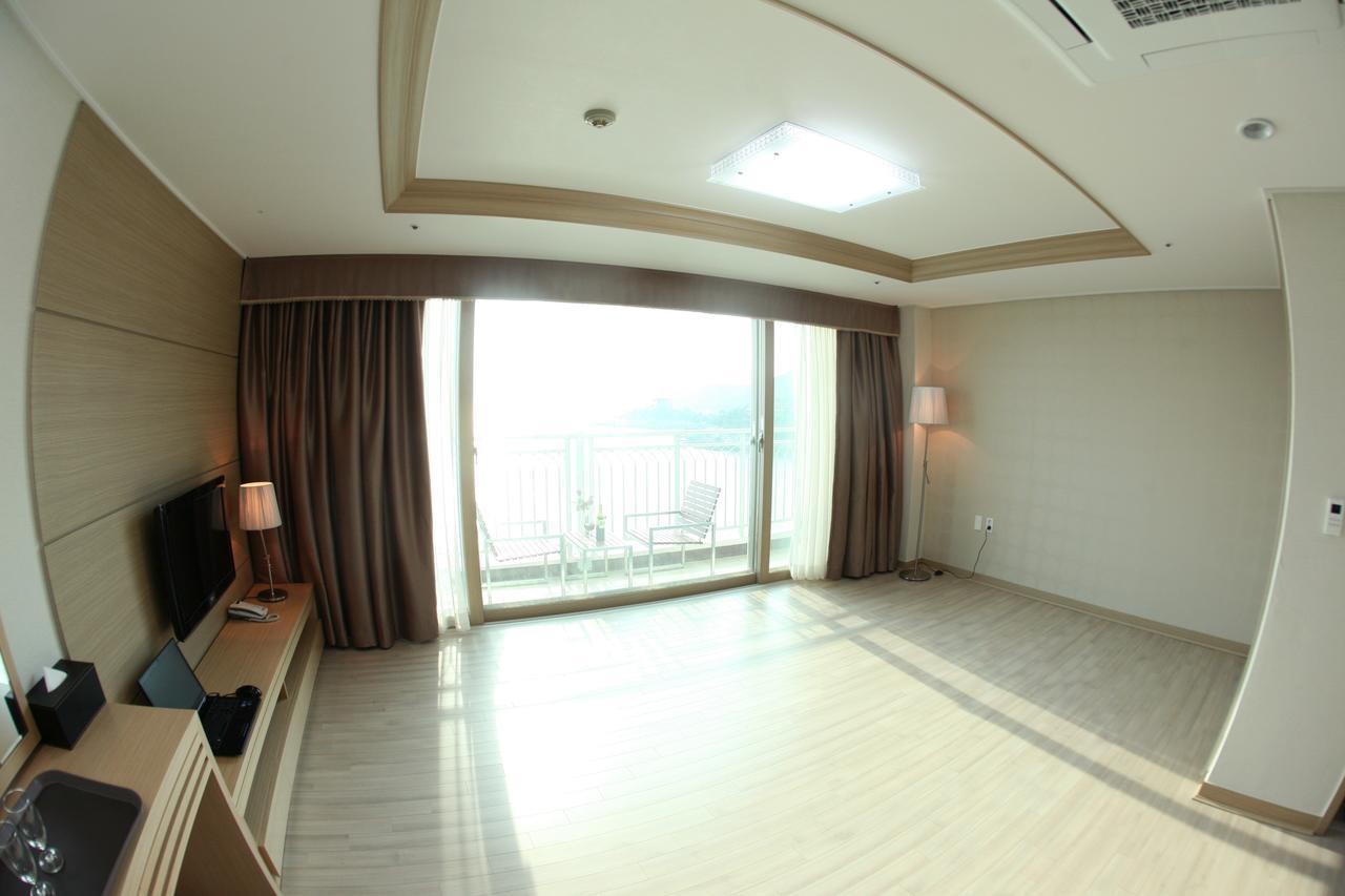 Mohang Haenaru Family Hotel Buan Exterior photo